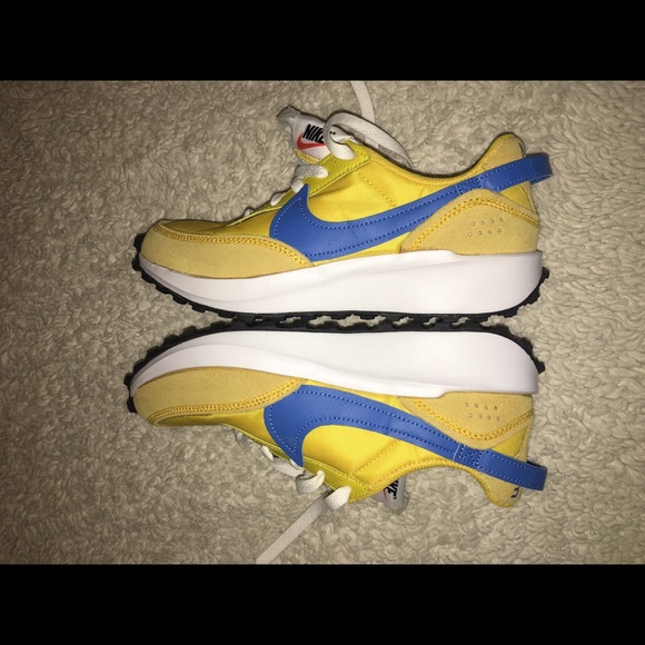 Nike - Picture 7 of 11